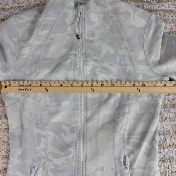 NEW Lululemon Define jacket 8 Gray Camo Luxtreme Stretch Full Zip Fitted Fitness - Picture 9 of 10